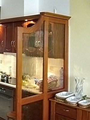 térelválasztás keretes üveglappal nappali-konyha